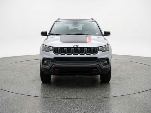 Used 2025 Jeep Compass Trailhawk image 2