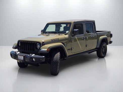 Used 2025 Jeep Gladiator Sport AWD/4WD image 8