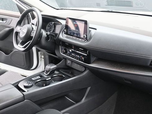 Used 2022 Nissan Rogue SV image 34