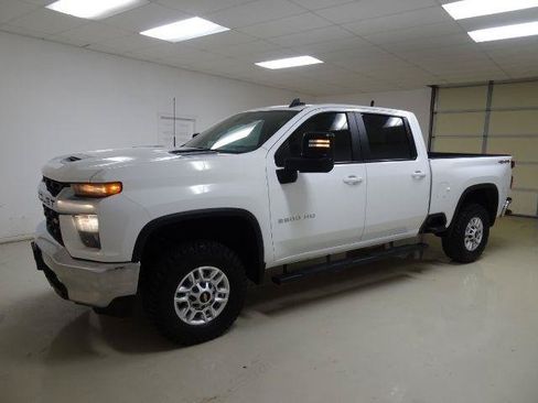 Used 2021 Chevrolet Silverado 2500 LT w/ Convenience Package AWD/4WD image 3