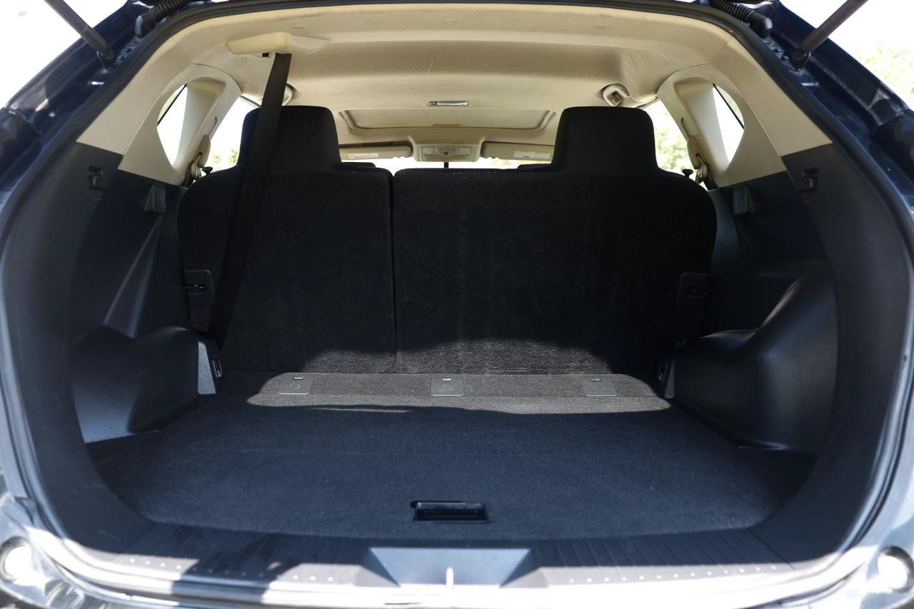 Used 2013 Nissan Rogue SV w/ Premium Pkg FWD image 24