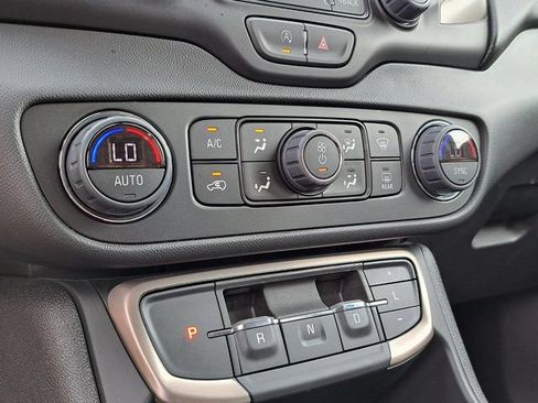 Used 2024 GMC Terrain Denali w/ Denali Premium Package AWD/4WD image 16