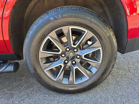 Used 2021 Chevrolet Tahoe Z71 w/ Z71 Off-Road Package AWD/4WD image 11