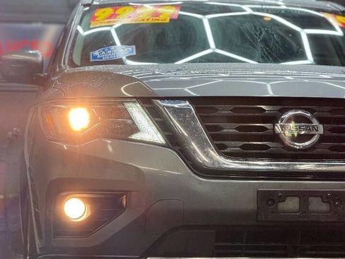 Used 2019 Nissan Pathfinder SV image 4