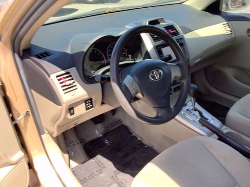 Used 2013 Toyota Corolla LE FWD image 26
