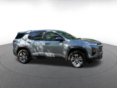 Used 2025 Chevrolet Equinox LT image 2