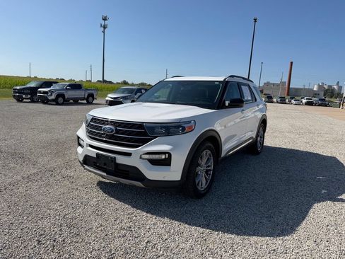 Used 2023 Ford Explorer XLT w/ Equipment Group 202A AWD/4WD image 7