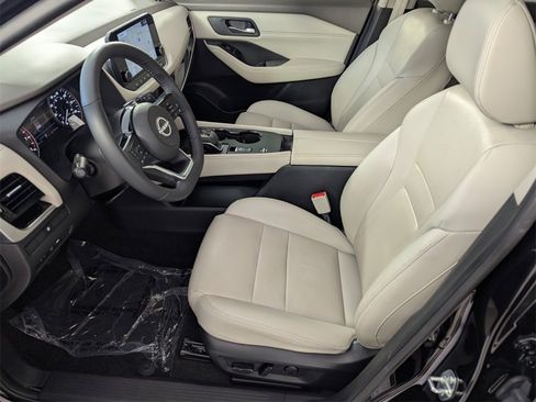 Used 2023 Nissan Rogue SL w/ SL Premium Package image 9