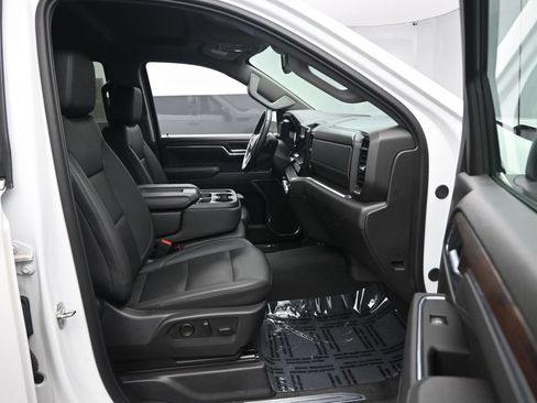 Used 2025 GMC Sierra 1500 SLT AWD/4WD image 28