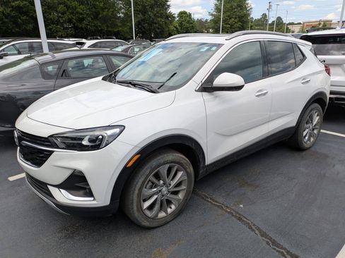 Used 2022 Buick Encore GX Essence w/ Experience Buick Package AWD/4WD image 3