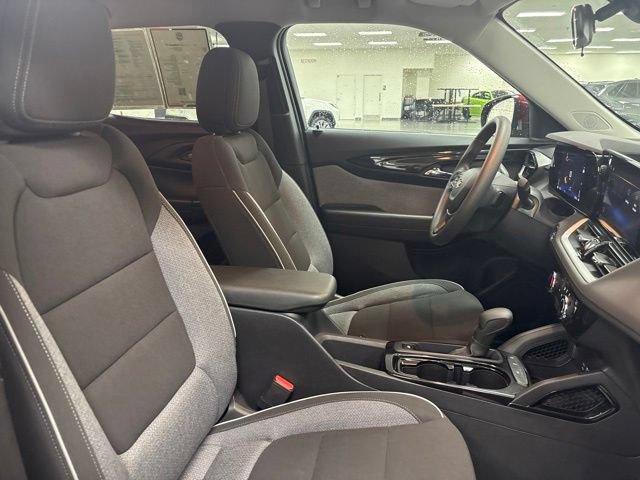 Used 2024 Chevrolet TrailBlazer LT w/ Driver Confidence Package FWD image 9