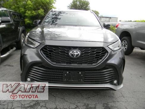 Used 2024 Toyota Highlander XSE AWD/4WD image 4