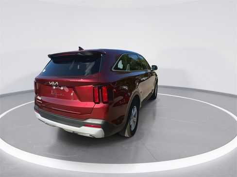 Used 2025 Kia Sorento LX image 8