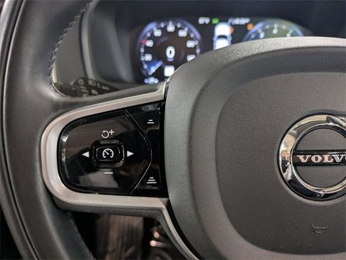 Certified 2022 Volvo XC90 T6 Momentum w/ Climate Package image 23