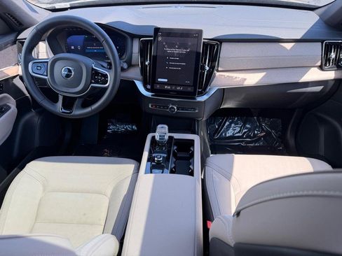 Certified 2025 Volvo XC90 B6 Plus AWD/4WD image 13