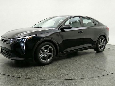 Used 2025 Kia K4 FWD image 3