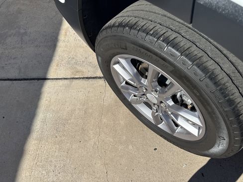 Used 2024 GMC Terrain SLT image 9