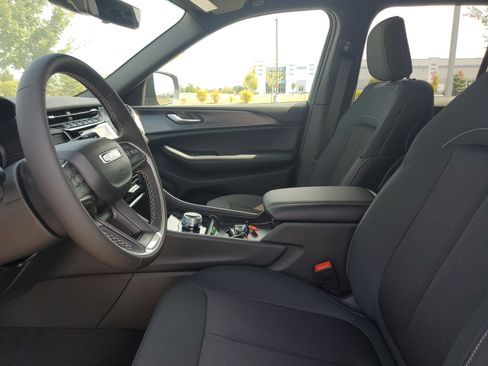 New 2025 Jeep Grand Cherokee Laredo X image 18