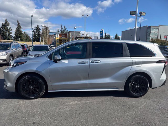 Used 2024 Toyota Sienna LE AWD/4WD image 10