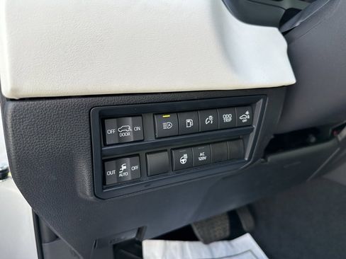 Used 2025 Toyota Sequoia Capstone image 31