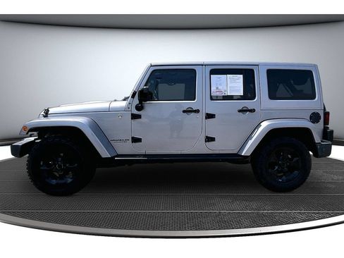 Used 2015 Jeep Wrangler Unlimited Sahara AWD/4WD image 17