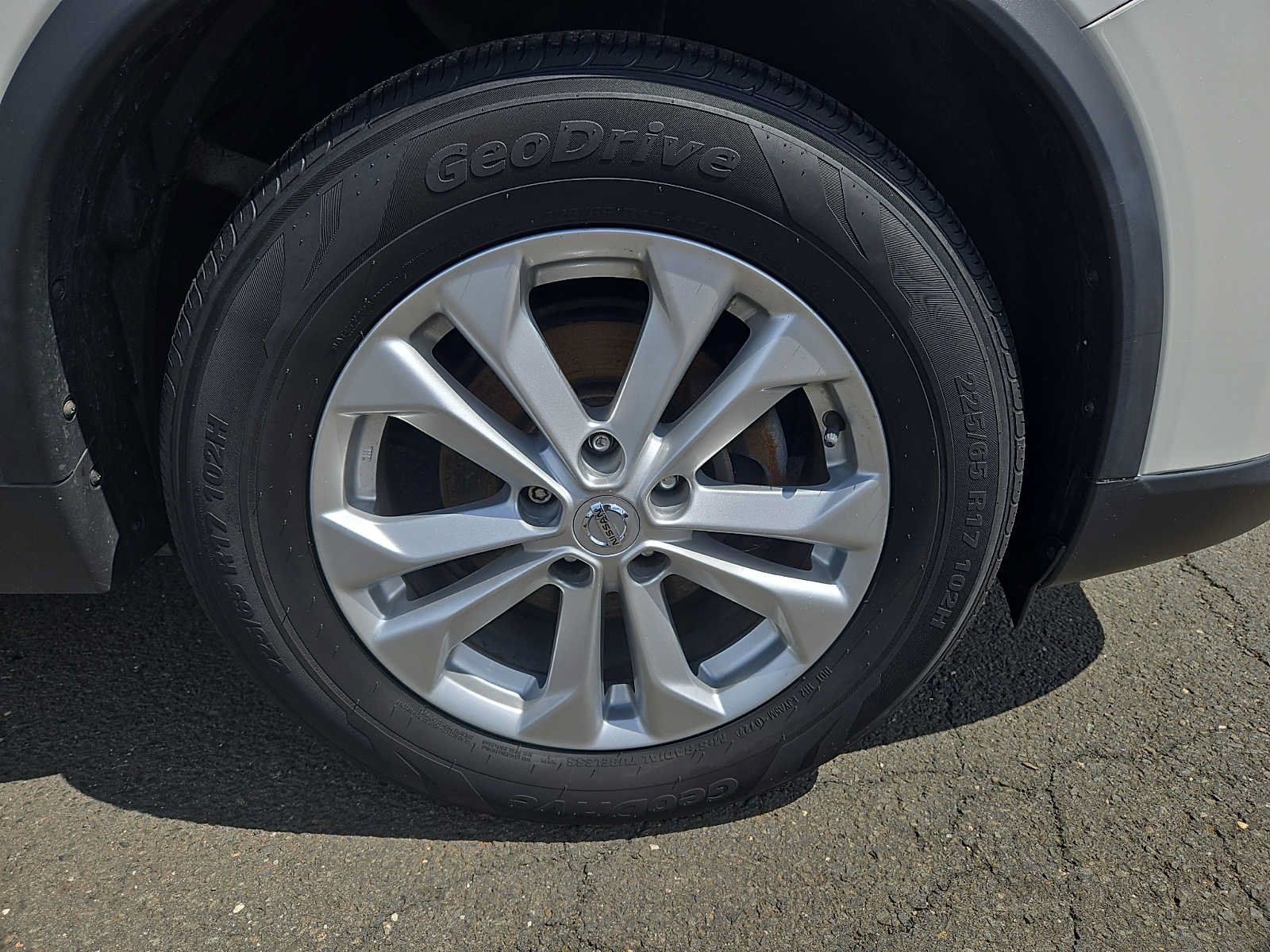 Used 2016 Nissan Rogue SV w/ SV Moonroof Package AWD/4WD image 8