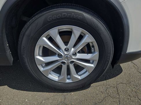 Used 2016 Nissan Rogue SV w/ SV Moonroof Package AWD/4WD image 8