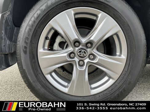 Used 2024 Toyota RAV4 XLE image 32