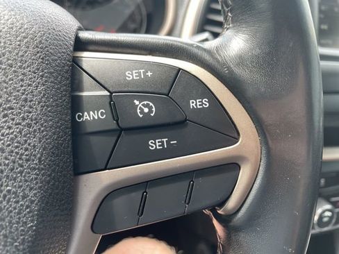 Used 2015 Jeep Cherokee Latitude image 20