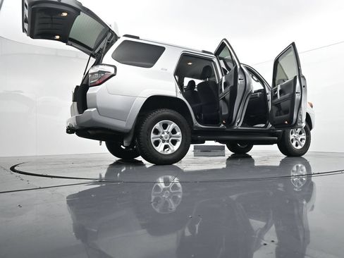 Used 2021 Toyota 4Runner SR5 AWD/4WD image 40