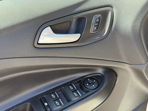 Used 2017 Ford Escape SE w/ Equipment Group 201A AWD/4WD image 16