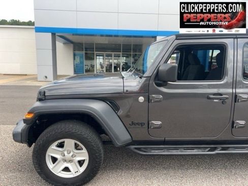 Used 2020 Jeep Gladiator Sport w/ Quick Order Package 24S image 2