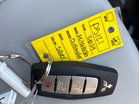 Used 2024 Mitsubishi Outlander 4WD Plug-In Hybrid image 26