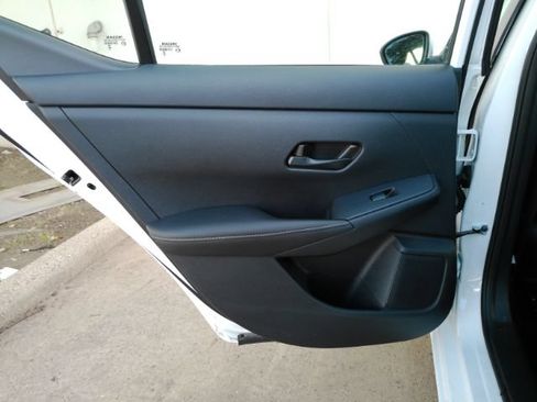 Used 2025 Nissan Sentra SV FWD image 15