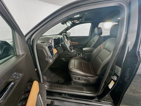 Used 2024 GMC Canyon AT4 w/ AT4 Premium Package AWD/4WD image 13