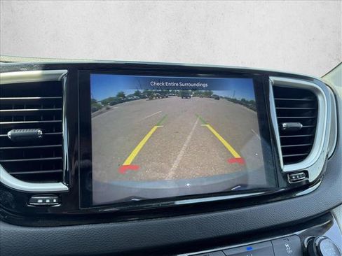 Used 2022 Chrysler Pacifica Touring-L FWD image 18