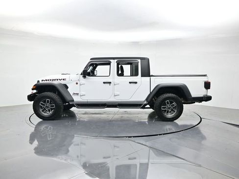 Used 2024 Jeep Gladiator Mojave w/ Technology Group AWD/4WD image 9