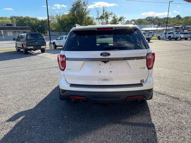 Used 2018 Ford Explorer XLT w/ Equipment Group 202A AWD/4WD image 6