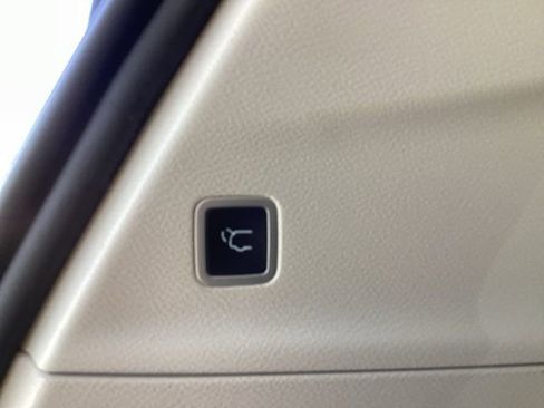 Used 2023 Chrysler Voyager LX FWD image 11