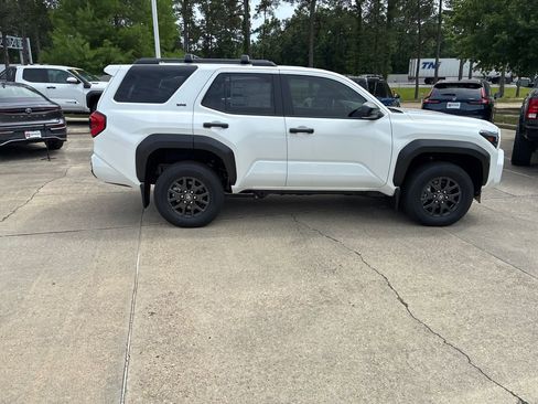 New 2026 Toyota 4Runner SR5 AWD/4WD image 8