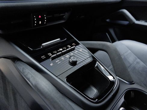 Certified 2025 Porsche Cayenne Turbo GT AWD/4WD image 27