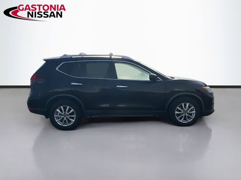 Used 2020 Nissan Rogue SV image 10
