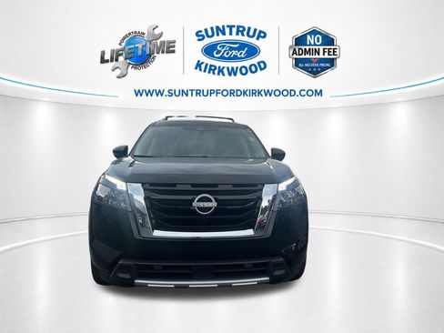 Used 2025 Nissan Pathfinder Platinum w/ Cargo Package FWD image 10