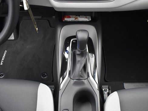 Used 2025 Toyota Corolla LE image 10