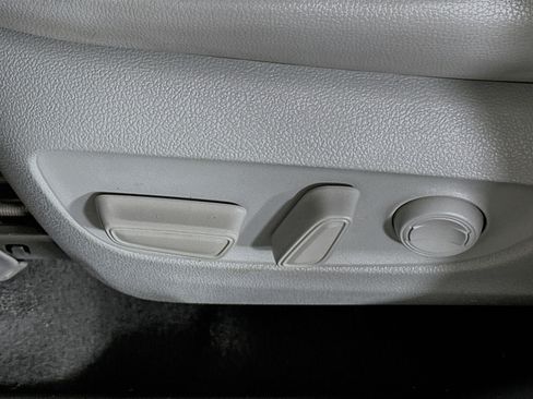 Used 2020 Toyota Highlander XLE image 12