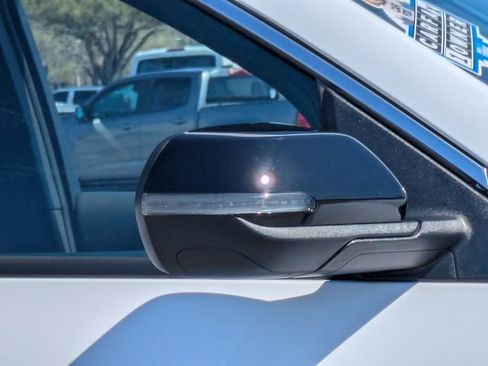 Used 2025 Chevrolet Traverse LT image 11