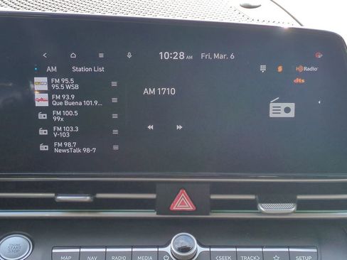 Used 2024 Hyundai Elantra SEL image 19