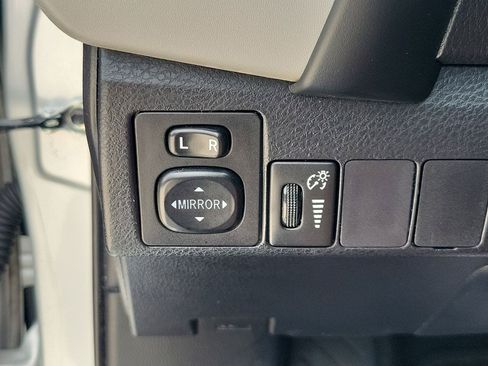 Used 2017 Toyota Corolla L FWD image 30
