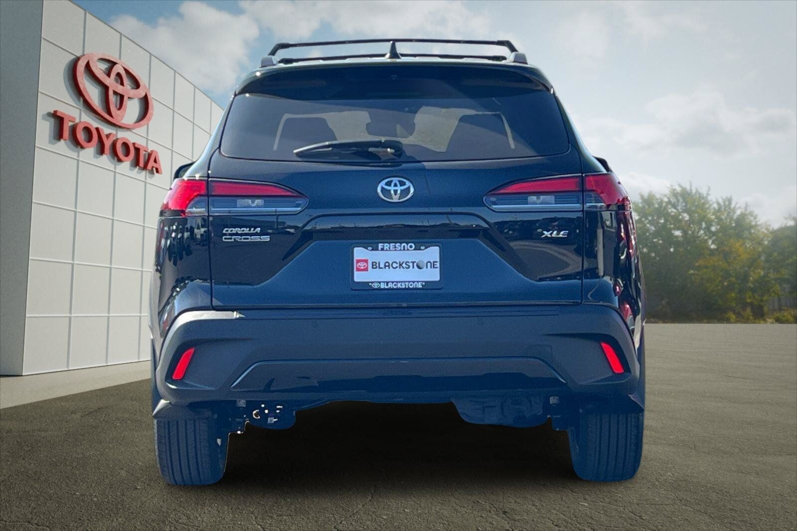 Used 2026 Toyota Corolla Cross XLE w/ Convenience Package FWD image 4