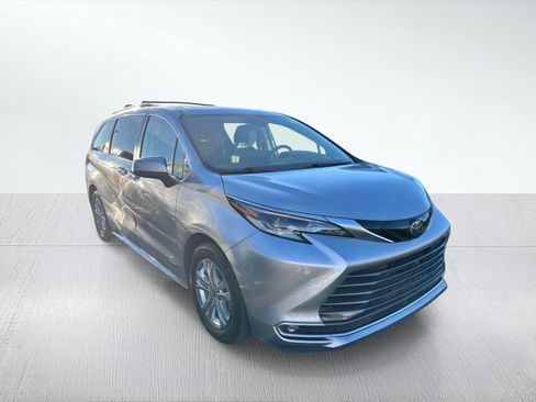 Used 2021 Toyota Sienna Platinum image 5
